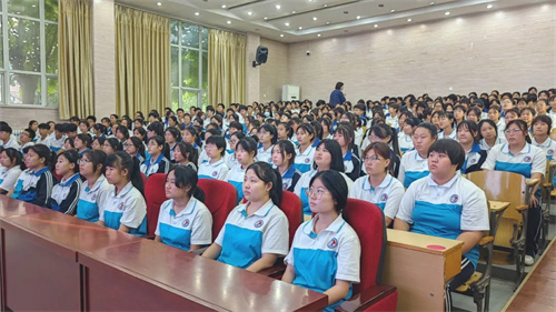 师说，开讲啦——关注校园欺凌，构建和谐校园
