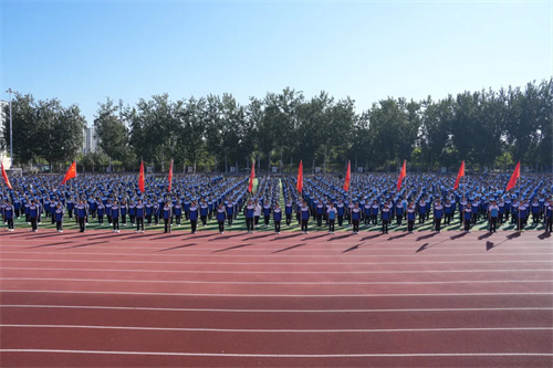 全体都有，立正！向前看！