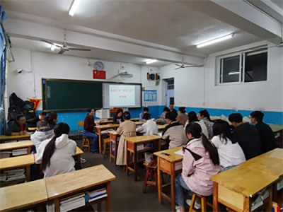 “青蓝领航”赋师能 教学竞赛促提升