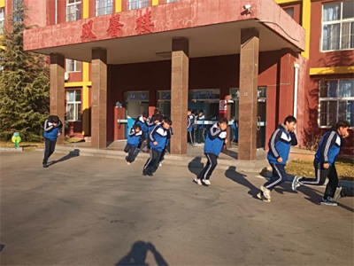 筑牢安全防线 共创平安校园