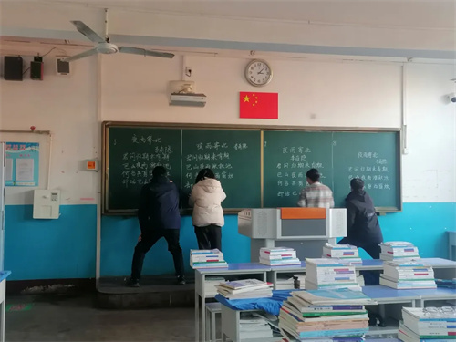 夯实基础，锤炼队伍——机修专业部开展教师粉笔字书写比赛活动