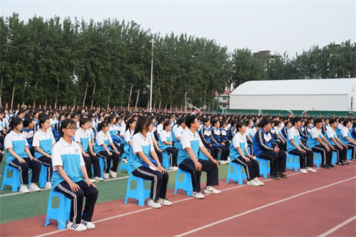 赋能青春，筑梦未来 ——我校成功举行职业规划指导教育讲座