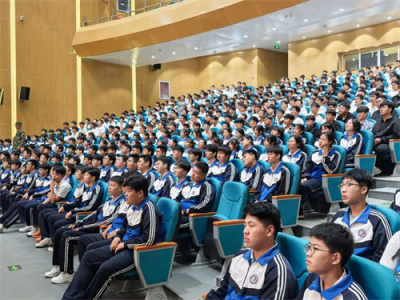 德育宣讲引共鸣,青春奋斗正当时——鸦鸿桥校区开展规范管理月系列主题教育活动