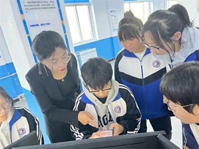 校企协同启新篇!数智电商产业学院企业首课开讲