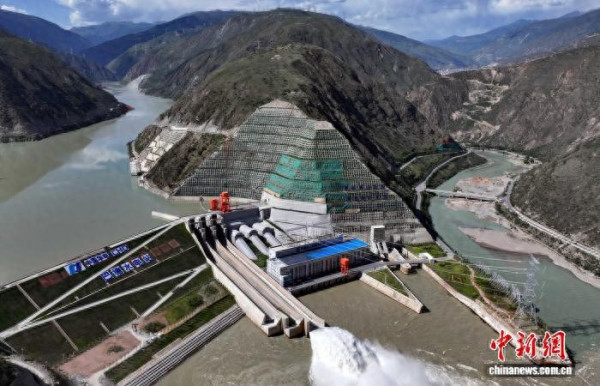 探访巴塘水电站：AI赋能高原“绿电”的数智实践