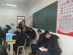 指导促成长 润物细无声——迁安职教中心装备制造工程系实习生试讲评课指导活动