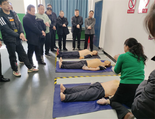 “急”时处置 “救”在身边——迁安职教中心宿管科参加心肺复苏急救技能培训