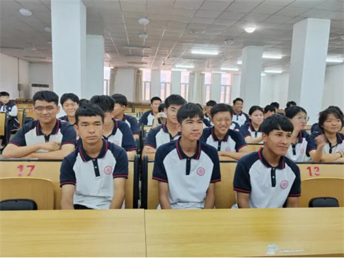 千里返疆路 浓浓迁职情——迁安职教中心信息工程系举行新疆学子返疆送别会