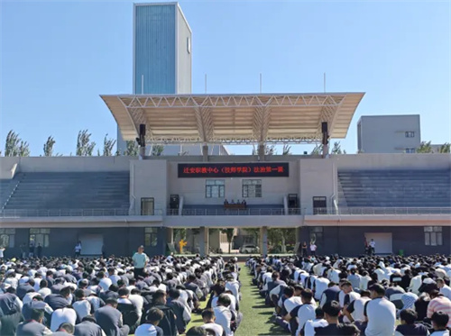 法治启航 护航成长——迁安职教中心开展法治第一课活动