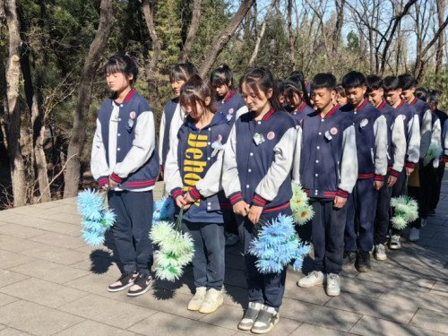 【教育援疆】缅怀先烈寄哀思 民族团结共前行——迁安市职教中心师生开展清明节祭扫活动