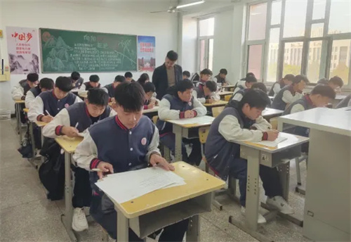 以考促备 精准赋能——迁安职教中心机电工程系组织3+2学生转段模拟考试