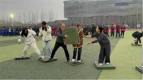 凝心聚力 趣味搭桥——迁安职教中心自动化工程系开展“搭桥过河”趣味团建活动