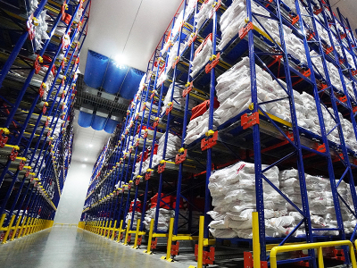 塑（sù）料托盤在（zài）冷鏈物流行業兩向穿梭車立體（tǐ）庫使用場景