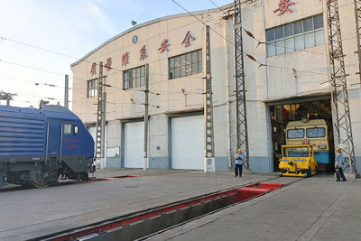 西朗工业分节提升门系统——安全、便利、高效！
