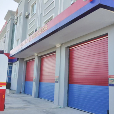 西朗门业：消防车库翻板提升门