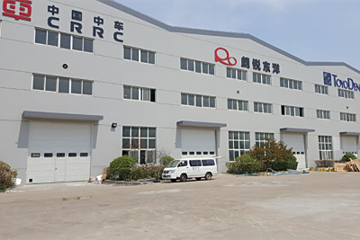 中国中车厂房大门选择西朗工业提升门：全面密封，隔热又抗风