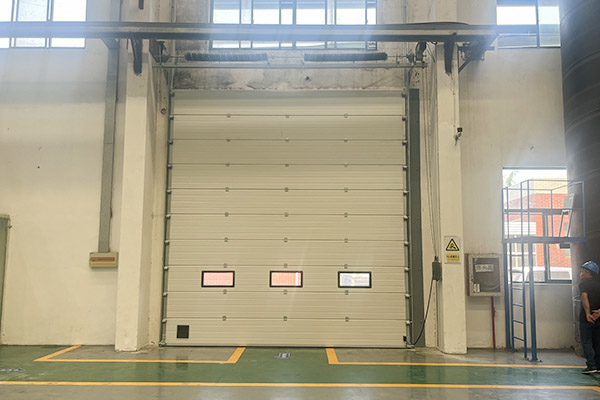 西朗门业工业提升门