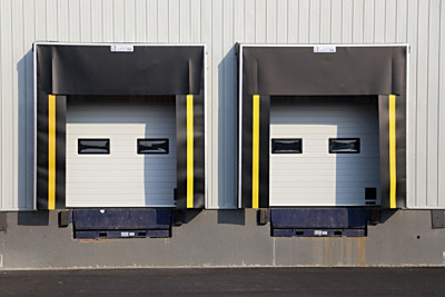 中央厨房出货口用的高品质提升门，原来出自十大品牌厂家西朗