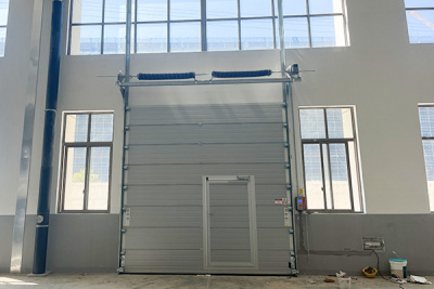 杭州企业厂房大门选用西朗工业提升门：高强抗风+保温隔热