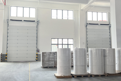 比卷帘门更耐用的厂房大门：西朗工业提升门，独特设计不脱轨