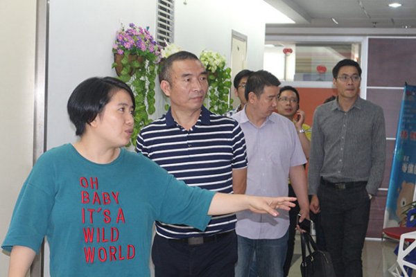 感謝市商務(wù)部領(lǐng)導(dǎo)一行蒞臨百泰參觀指導(dǎo)