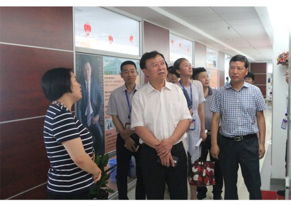 開發(fā)區(qū)王主任一行來訪 感謝領導關心