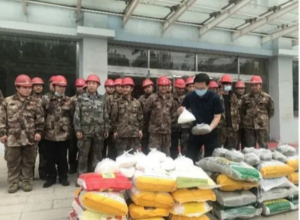 《邦均鎮(zhèn)領導來我公司慰問一線員工》