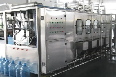 桶装纯净水生产设备的价格因素有哪些？一套设备大概要花多少钱？