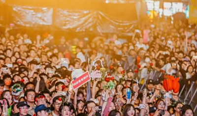 四川盛音乐器|音乐节唱响“毕业乐章”