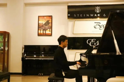 四川盛音乐器明星教师 | 那些年，他用指尖弹奏爱的乐章，点亮每个人的音乐航标