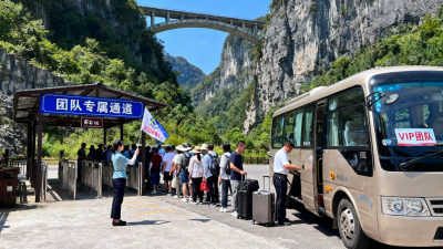 重庆旅游包车全攻略：山城专属路线、价格透明 + 避坑指南