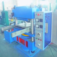 120噸平板硫化機(jī)-四柱式手動推拉款熱壓成型機(jī)