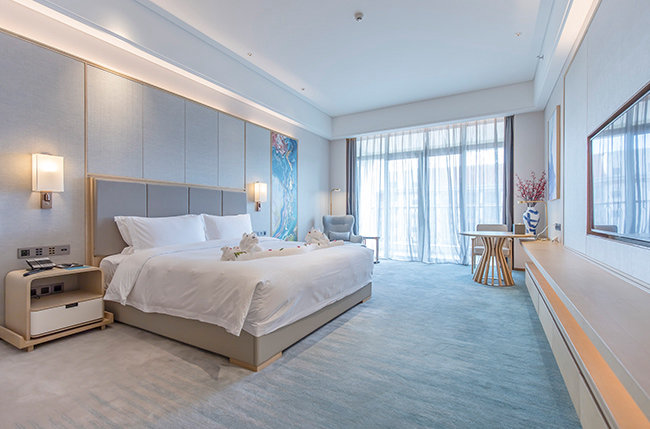 Big bed room with garden view