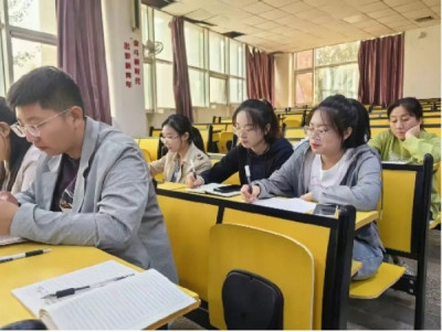 优师引领促成长,携手共进谱新篇——遵化市实验中学新学期教师培训会