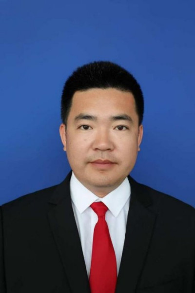 【遵化职校优秀班主任】以熹微灯火 点燃滚烫星河——优秀班主任陆海生