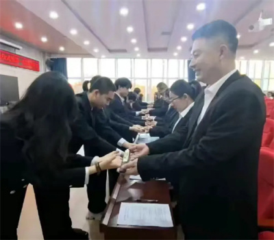 凝心聚力 担当作为——遵化市实验中学青年教师培训会