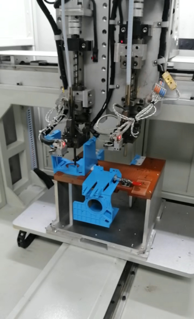 半自动胶件植螺母设备