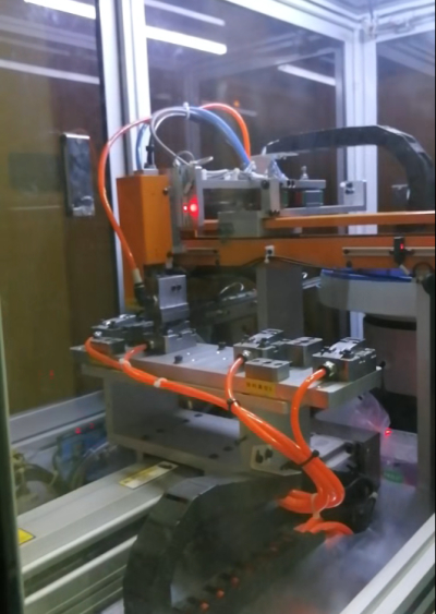 联机自动模内植五金件设备