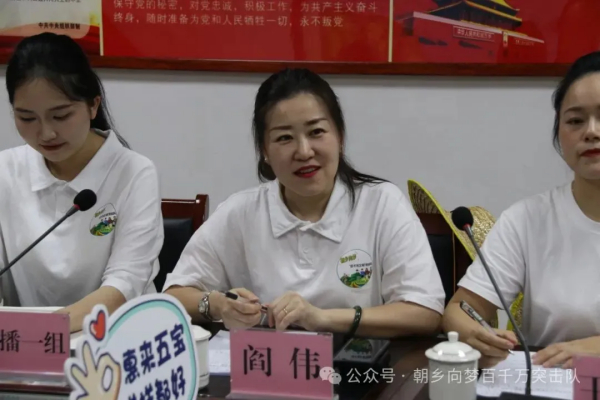 广东省外语艺术职业技术学院阎伟老师为惠来县政府工作人员进行政务礼仪培训，助力政务服务能力提升