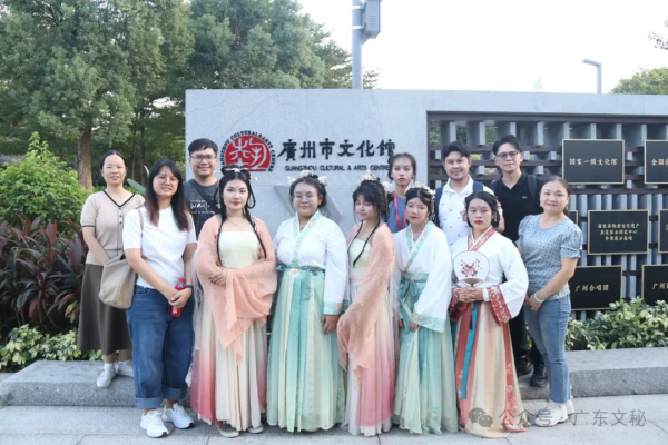 现代文秘专业担重任，中泰国际合作交流搭桥梁，携手共绘教育合作新蓝图