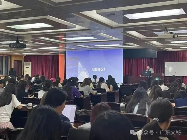 首期线下实战训练营在广东省外语艺术职业学院圆满落幕，同学反响热烈，收获满满