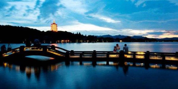 杭州萧山国际机场特价机票查询与机场航空售票处电话