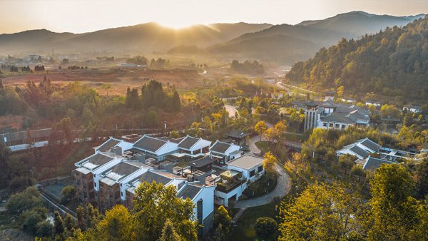  腾冲驼峰机场特价机票查询与机场航空售票处电话