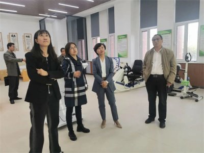 石家庄市教育局熊萍副局长到我校调研指导工作