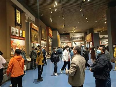 石家庄文化传媒学校党员干部参观中国共产党历史展览馆