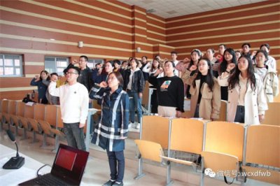 现代服务部开展师德师风警示教育和师德宣誓活动