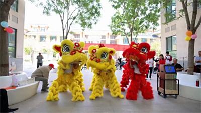 石家庄文化传媒学校举行敬老志愿活动