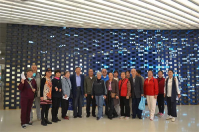 传承历史，展望未来——石家庄文化传媒学校组织离退休干部开展重阳节活动