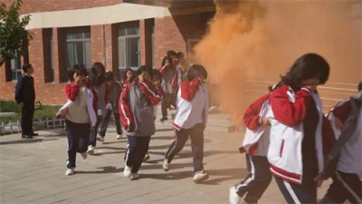 石家庄文化传媒学校开展消防入心，防患未“燃”安全应急演练主题活动