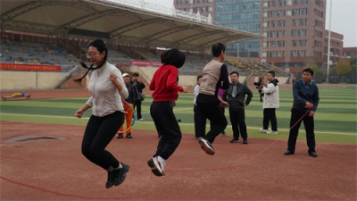 活力绽放，快乐满校园——石家庄文化传媒学校成功举办教职工趣味运动会